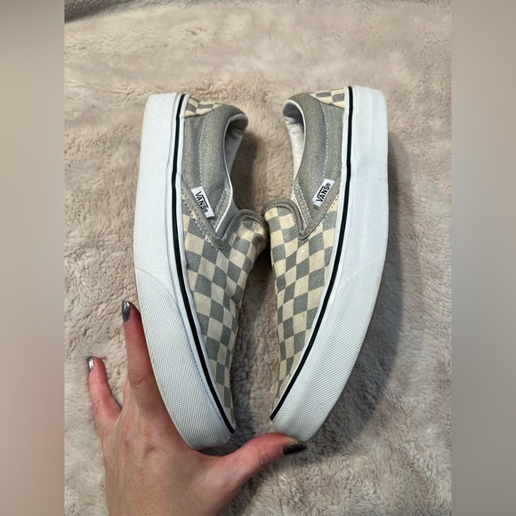 Vans slides sliver size 7 mens or 8.5 womens - Picture 4 of 6